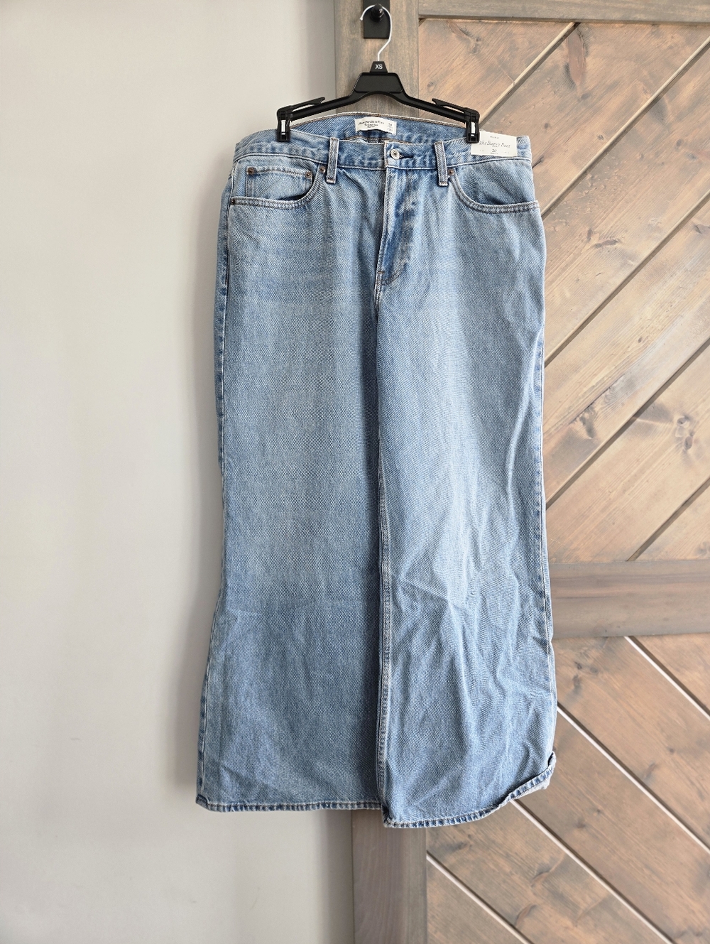 Abercrombie and Fitch womens jeans size 32 nwt